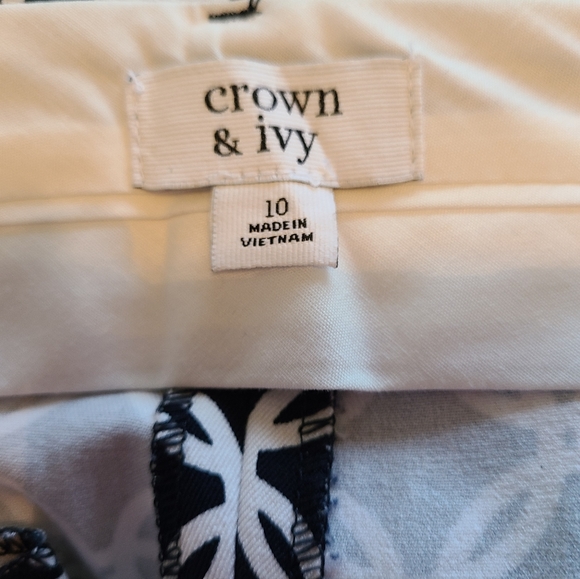 Crown & Ivy Woman's Pants, Size: 10 Color: Black w/ pattern - Picture 8 of 12